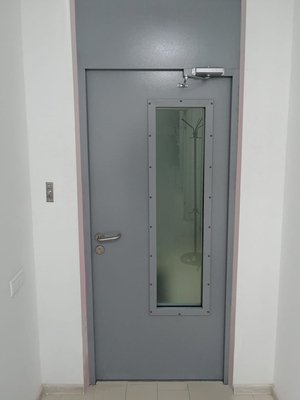 Дверь с фрамугой, фото изнутри (офисное здание на ст. «Киевская»)