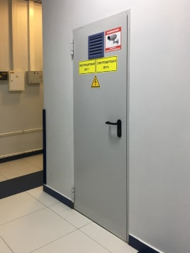 Противопожарная дверь в электрощитовой