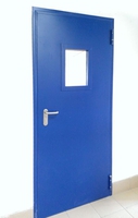 Синяя остекленная дверь